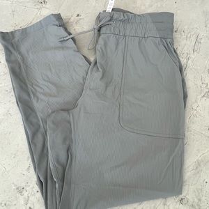 Lululemon Dance Studio Crop *25" Gray Size 8